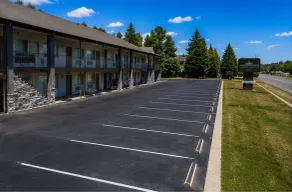 Brentwood inn & Suites - Lynchburg - Image 4