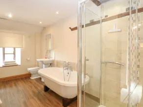 THE HAYLOFT, pet friendly, character holiday cottage in Saham Hills - Image 3