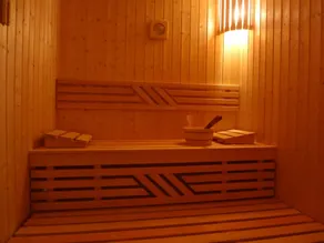 Sua casa no lago com lareira, sauna e área de banho nas proximidades! - Image 3