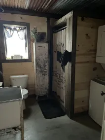  The Rustic Udder-3 Queen 2 Twin/1 bath 15 min to Choctaw Casino   - Image 2