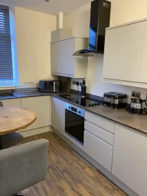 Boutique Apartment in great location with private parking - Image 5