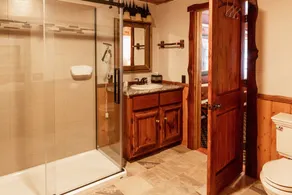 Cozy, Rustic Luxury Cabin on Round Lake, with all of the modern conveniences! - Image 4