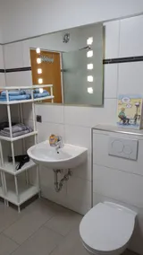 Apartamento com terraço em uma área residencial tranquila para até 6 pessoas - Image 4