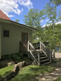 Privé 1 Bdrm Efficiency - à quelques pas du centre-ville de Saranac Lake. - Image 3