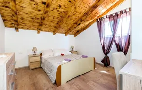 Awesome Home In Unesic - Image 4