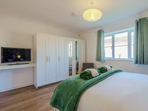3 chambres à coucher à Bacton - Image 4