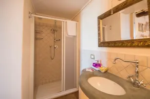 Beautiful villa with pool and garden just 300 meters from the village - Image 5