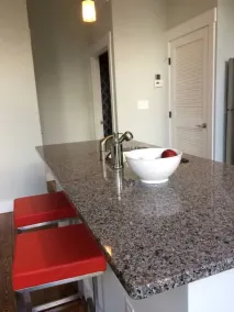 Suite mit Kingsize-Bett im Arts District - neu renoviertes Gebäude in der Innenstadt - Image 3