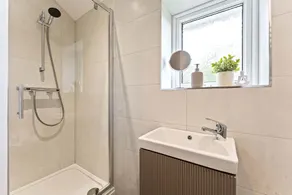 Modern Northwich 3 Bed by 53 Degrees Property, Sleeps 6 with FREE Parking - Image 4