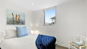 SURF CENTRAL - Wifi, double garage & smack bang in the middle of town - Image 5
