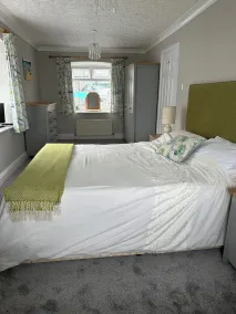 Stunning Beach Front Apartment - Watch the dolphins over breakfast - Image 5