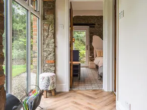 2 bedroom accommodation in Petrockstow - Image 4