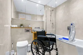 Bright & Airy 2 bedroom Apt minutes away from River Thames in London by MySquare - Image 3
