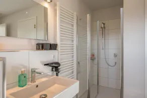 Casa de férias de design luxuoso com vista para a montanha, lareira e jardim - Image 4