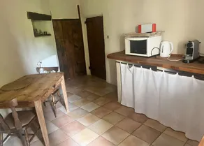 Charming studio in old farmhouse, private parking, swimming pool. - Image 3