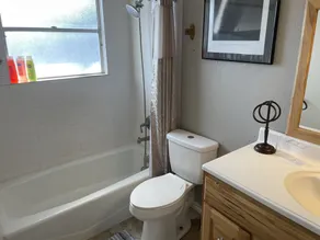 Charming Home Near IAH, Minutes from Malls!  - Image 5