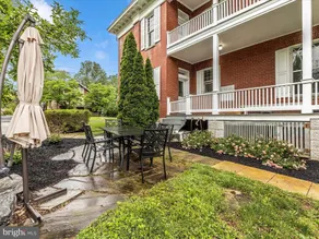 The Rosemont Mansion: Steps from Main Street - Image 5