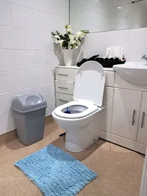 2 Bed Home - Parking Private Garden Wifi - Image 5