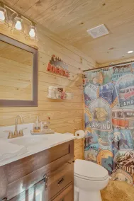 Lake View Adventure Cabin at Bear Bluff Retreat - Image 3