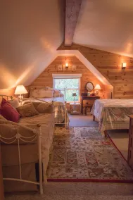 Charming Cabin with Lake Membership Walkable to Town - Image 4