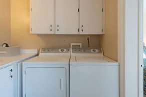 4-bedroom vacation home just 3 minutes to Florida Mall - Image 2