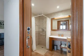 Rural House 'El Tibidabo' with Mountain Views, Wi-Fi and Air Conditioning - Image 4