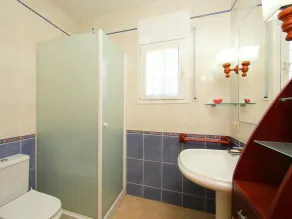 Beautiful private villa for 6 guests with private pool, WIFI, TV, patio and pets allowed - Image 2
