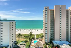 Rare walkout condo on beach with pool, spa and tennis - Image 5