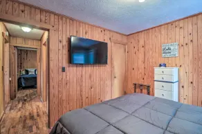 NY! Waterfront Lake Martin Home w / Grill & Beach! - Image 5