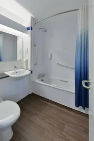 Travelodge London Park Royal - Image 5