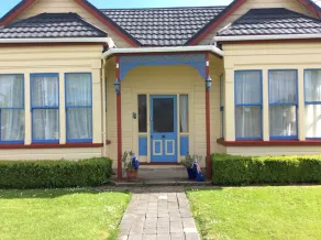 Relax in style at the Catlins Retreat, historic villa in the heart of Owaka - Image 5