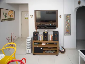 2-bedroom apartment, renovated, Laranjeiras/Largo do Machado, 100m from the metro. - Image 2