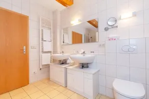 Appartement confortable de trois pièces, 83 m², 2 sept. Chambre et balcon - Image 3