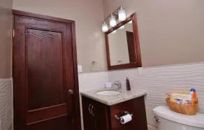 Modern, spacious King and Queen Suite. Sleeps up to 10 - Image 2