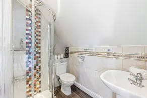 Loughton House • Prime Location • Driveway Parking • Smart TVs • Super-Fast WiFi • Yoko Property - Image 2