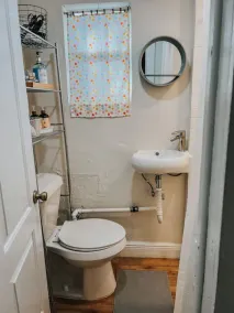 Tiny Cottage w/ private courtyard steps from Historic Downtown Sanford - Image 3