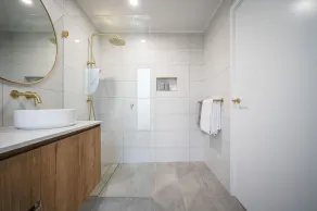 Luxury CBD Townhouse - Image 2