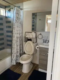 Casita w/Mountain Views, kitchenette, bathroom,queen bed, 20 min to the beach - Image 2