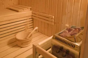 Luxury 6 bedroom chalet, spa, pool table, gym, walking distance to Chamonix  - Image 2