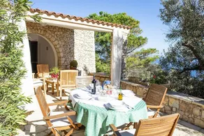 VILLA DE VACANCES SUR LA MER AVEC UN JARDIN DE 3000 M² - Image 3