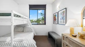 Beachfront 2 bedroom apartment, air conditioning + balcony - Image 5