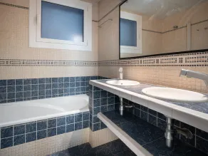 Villa Moderna Familiar con Piscina Privada y Aire Acondicionado - Image 3