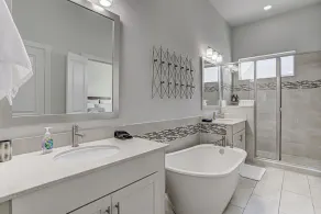 Gorgeous 4 Bed Home on St Mary's Minutes to Riverwalk Pearl - Image 3