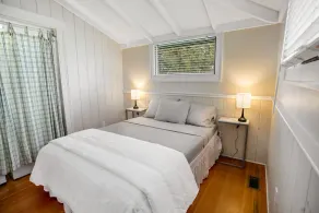 Fun and Chic Southampton Waterfront Cottage - Image 4