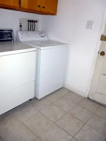 Part Of A Duplex 1-Block To Ocean+Bay Beaches, 2 Bedrooms, 1 Bathroom - Image 2