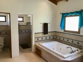 Beautiful and secure house with a pool, bar and bbq area close to the beach! - Image 5