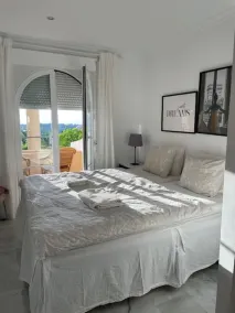 2-Bed Sea View Apt 10 mins from Puerto Banus - Image 2