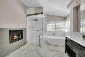 Flora Vista-Saltwater POOL! Close to Beach! Shopping! Family Friendly Play Park! - Image 4