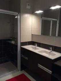 Lys lejlighed hav og butikker inden for gåafstand, udstyret som hjemme - Image 2