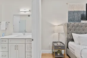 Luxury 2BR near Cambridge - Image 5